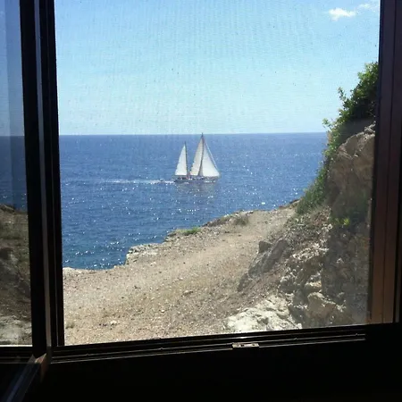 Isola D'elba In Barca, A Un Tuffo Dal Mare