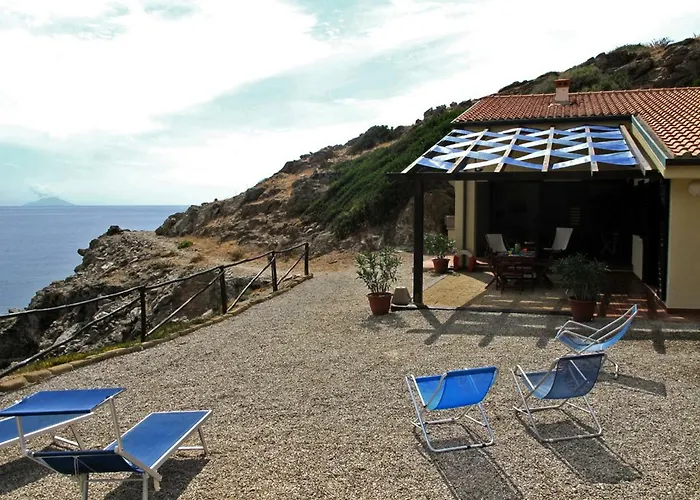 Isola D'elba In Barca, A Un Tuffo Dal Mare *