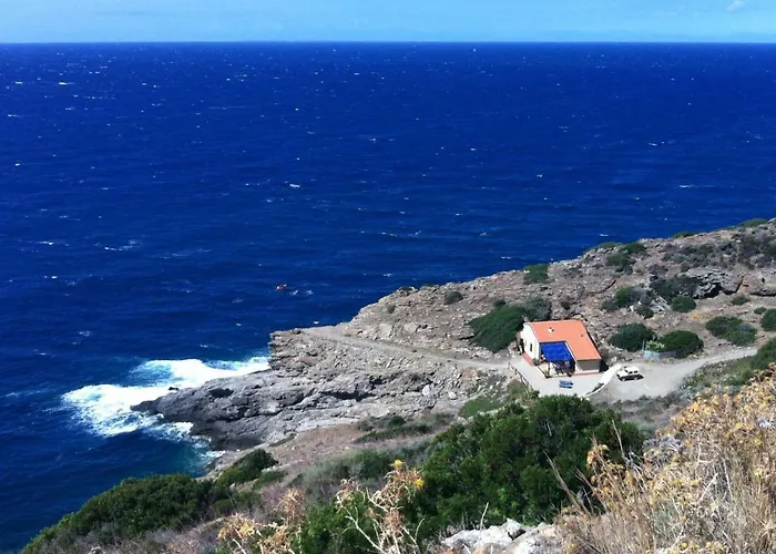 Isola D'elba In Barca, A Un Tuffo Dal Mare