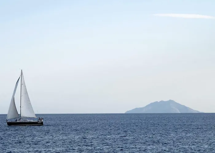 Isola D'elba In Barca, A Un Tuffo Dal Mare * Capoliveri (Isola d'Elba)
