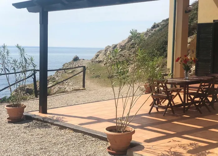 Isola D'elba In Barca, A Un Tuffo Dal Mare *