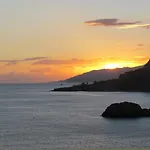 Isola D'elba In Barca, A Un Tuffo Dal Mare *