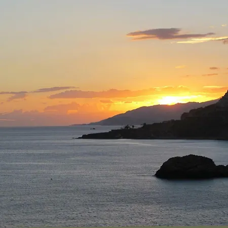 Isola D'elba In Barca, A Un Tuffo Dal Mare *