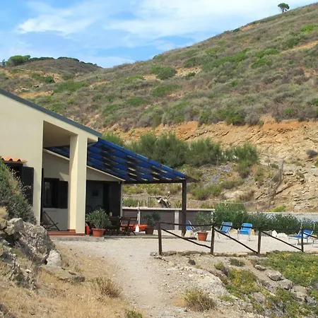 Isola D'elba In Barca, A Un Tuffo Dal Mare *