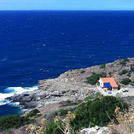 Isola D'elba In Barca, A Un Tuffo Dal Mare