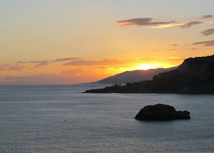 Isola D'elba In Barca, A Un Tuffo Dal Mare *