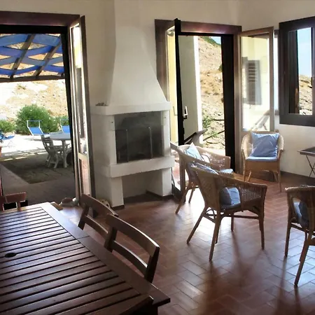 Isola D'elba In Barca, A Un Tuffo Dal Mare