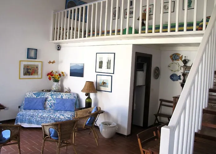 Isola D'elba In Barca, A Un Tuffo Dal Mare