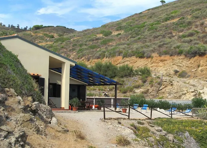 Isola D'elba In Barca, A Un Tuffo Dal Mare *
