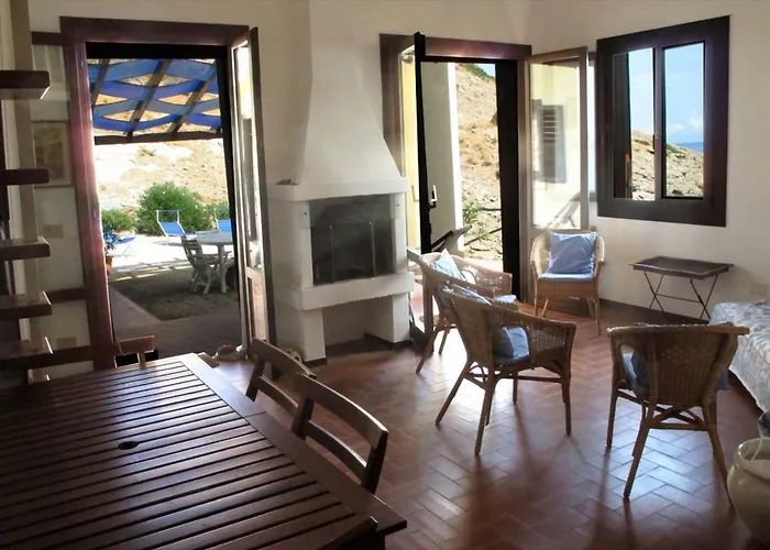 Isola D'elba In Barca, A Un Tuffo Dal Mare