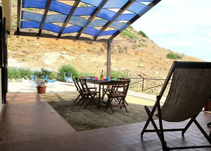 Isola D'elba In Barca, A Un Tuffo Dal Mare *